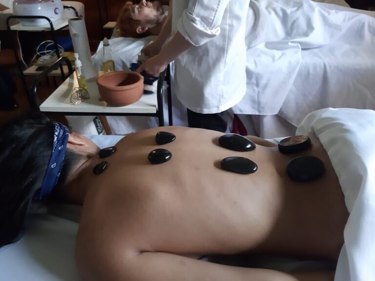 Lee más sobre el artículo Taller de piedras calientes y frías